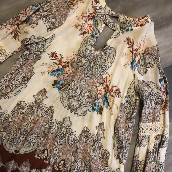 Coco and Jaimeson boho loral top - Picture 4 of 4